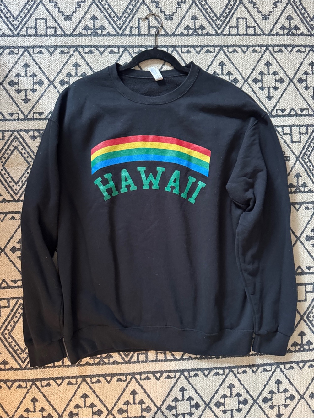 University of Hawaii Rainbow Graphic Crewneck Sweatshirt - Black L
